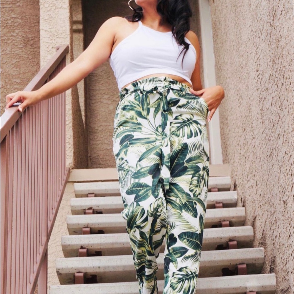H & M Linen pants . Summer style size 4. Good Condition
